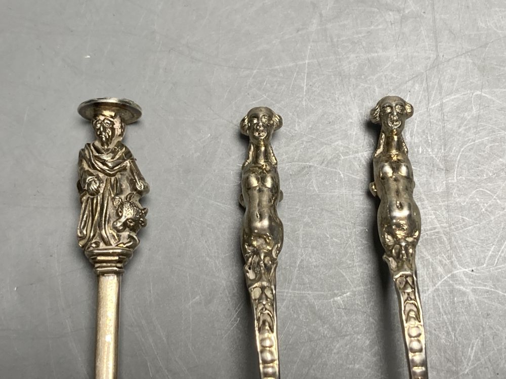 An Edwardian silver seal top spoon, London, 1905, 19.9cm and a pair of novelty plated spoons with figural handles.